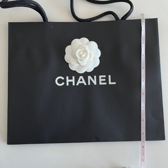 Set of 5 Cartier and Chanel Shopping Bags With Camellia - Picture 5 of 5